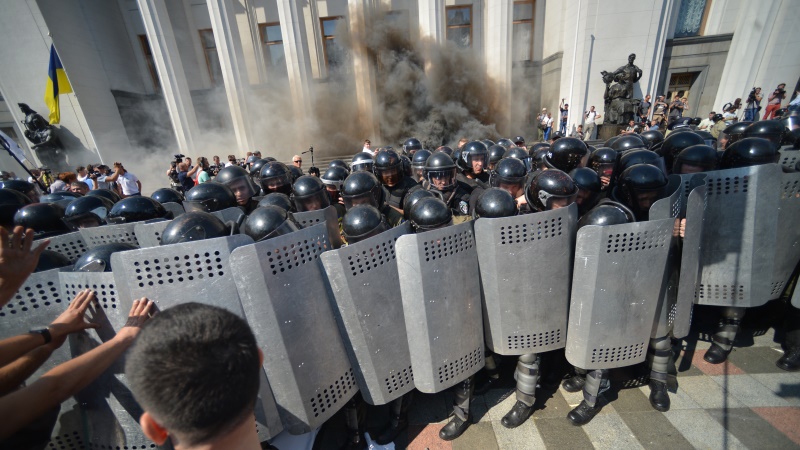 Фото 5 Взрыв и беспорядки в Киеве 31.08.2015