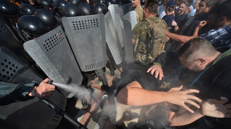 Фото 4 Взрыв и беспорядки в Киеве 31.08.2015