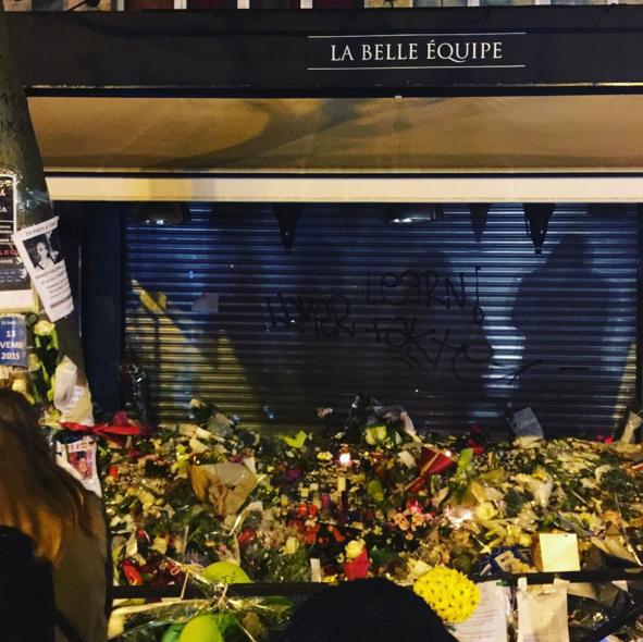 Фото 11 Парижане поужинали в ресторанах, чтобы почтить память жертв теракта и побороть страх