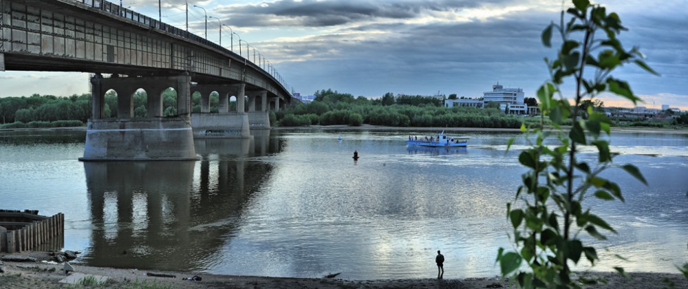 У Ленинградского моста