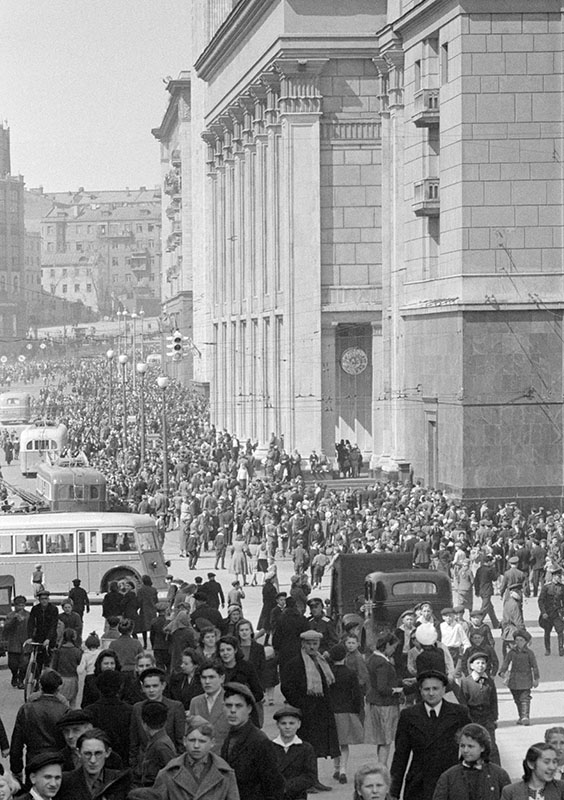 Фото 3 Народные гуляния 9 мая 1945 года в Москве