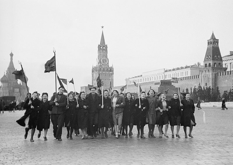 Фото 1 Народные гуляния 9 мая 1945 года в Москве
