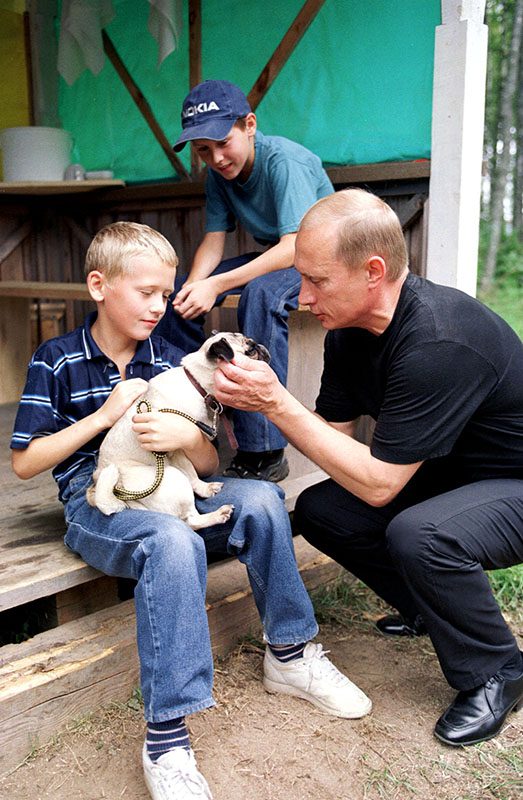 Фото 15 Владимир Путин, вызывающий нежность и умиление: фото разных лет