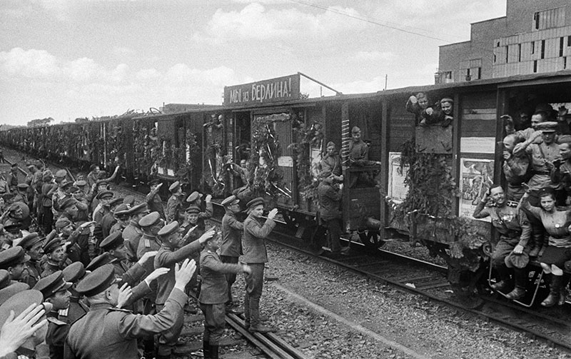 Фото 9 Народные гуляния 9 мая 1945 года в Москве