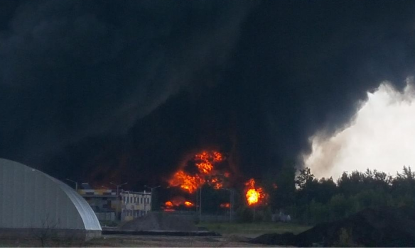 Фото 1 Пожар на нефтебазе под Киевом