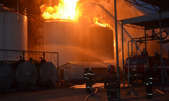 Фото 2 Пожар на нефтебазе под Киевом