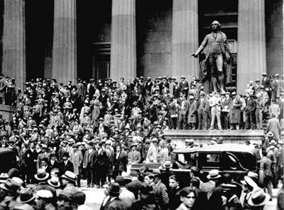 24 октября 1929: "Черный четверг" на Нью-йоркской бирже. Тысячи инвесторов потеряли свои сбережения из-за краха рынка ценных бумаг после пятидневных интенсивных торгов. 