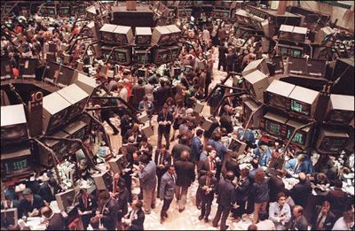 19 октября 1987: "Черный понедельник" - паника на Нью-йоркской бирже: индекс Доу Джонса понизился больше чем на 500 пунктов.