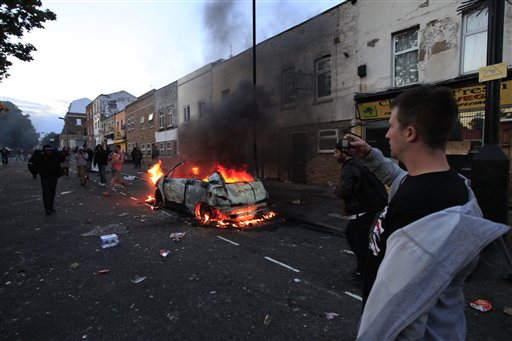 Фото 6 Великобритания охвачена беспорядками. ФОТО, ВИДЕО