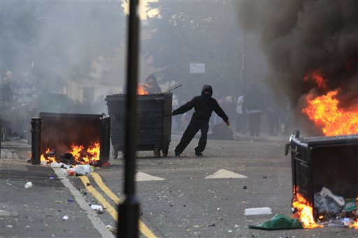 Фото 9 Великобритания охвачена беспорядками. ФОТО, ВИДЕО