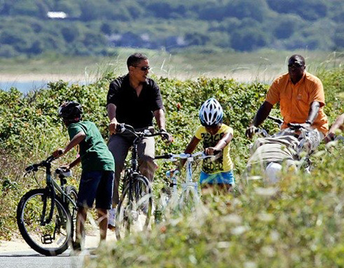 Президент Обама с детьми на Мартас-Виньярд