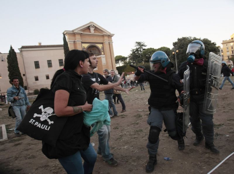 Фото 10 Беспорядки в Риме