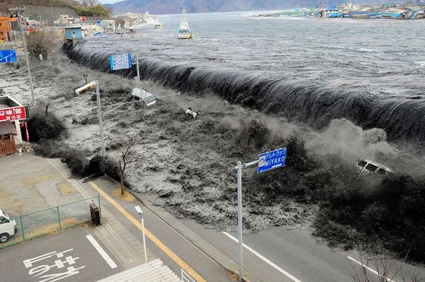 Землетрясения и цунами