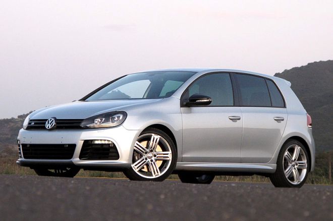 Volkswagen Golf  (36 799 автомобилей; - 0,4%) от  551 000 руб