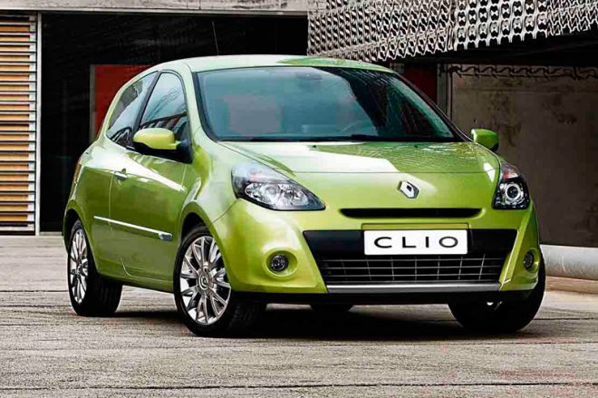 Renault Clio (18 674 автомобилей; - 28%) от  656 000 руб