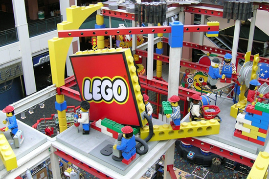 10 место - LEGO