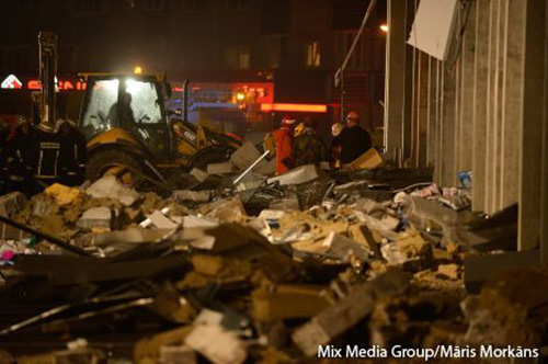 Фото 7 Обрушение крыши торгового центра "Maxima" в Риге