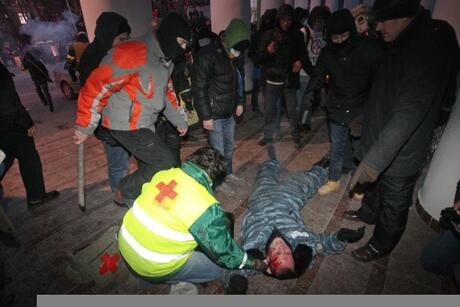Фото 6 Самые страшные кадры столкновений между протестующими и правоохранительными органами в Киеве
