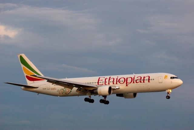Фото 3 Безоружный 30-летний второй пилот угнал самолет "Эфиопских авиалиний"