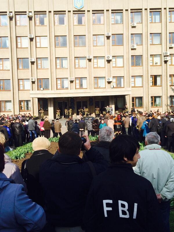 Фото 7 Баррикады и митинги на юго-востоке Украины в фотографиях пользователей Twitter