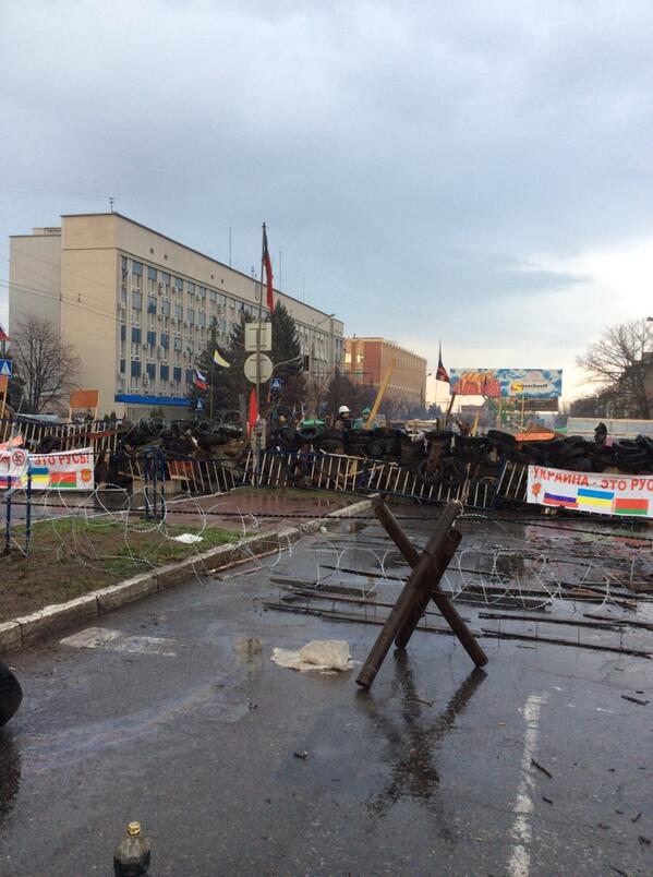 Фото 11 Баррикады и митинги на юго-востоке Украины в фотографиях пользователей Twitter