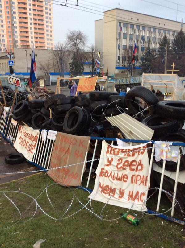 Фото 12 Баррикады и митинги на юго-востоке Украины в фотографиях пользователей Twitter