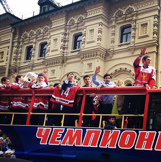 Фото 1 Как в Москве проходил парад чемпионов сборной России по хоккею