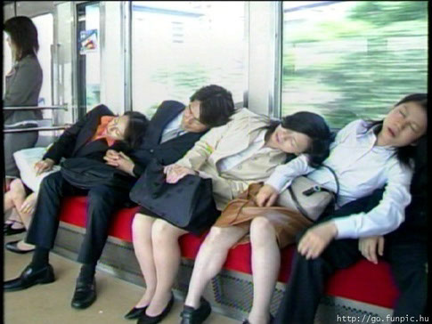 5.      Если не получается спать на работе, спите в транспорте