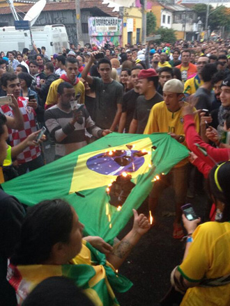 Фото 10 Как выглядели беспорядки в Бразилии после разгромного матча с Германией