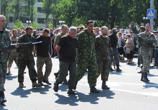 Фото 1 Марш пленных в Донецке 24 августа 2014 г.