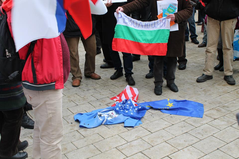 Фото 16 Митинг в Софии против втягивания болгар "в войну с Россией"